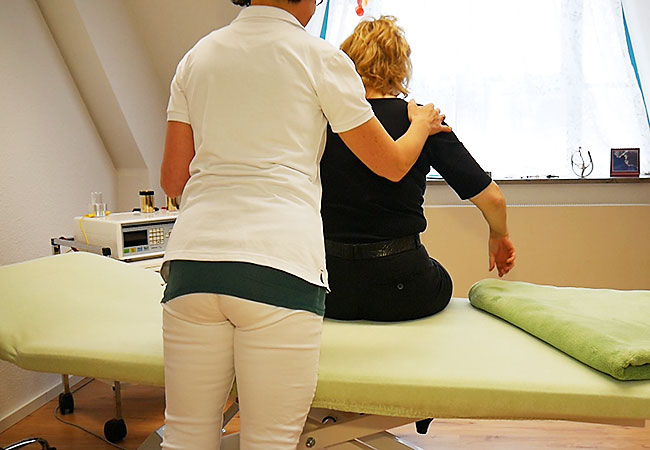 Osteobalance Behandlung an der Wirbelsäule mit Osteobalance durch Heilpraktikerin Kristin Sternkopf aus Chemnitz