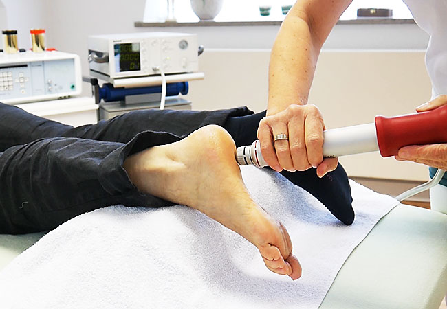 Stosswellentherapie Stoßwellentherapie - Einsatz bei Fersensporn und Kalkschulter